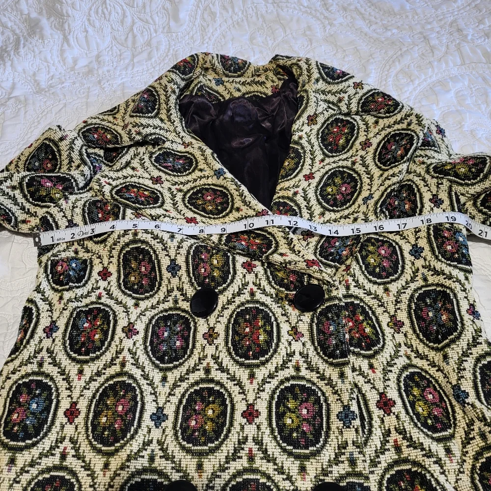Vintage Paisley Patterned Coat with Black Buttons Size Large - Picture 9 of 12